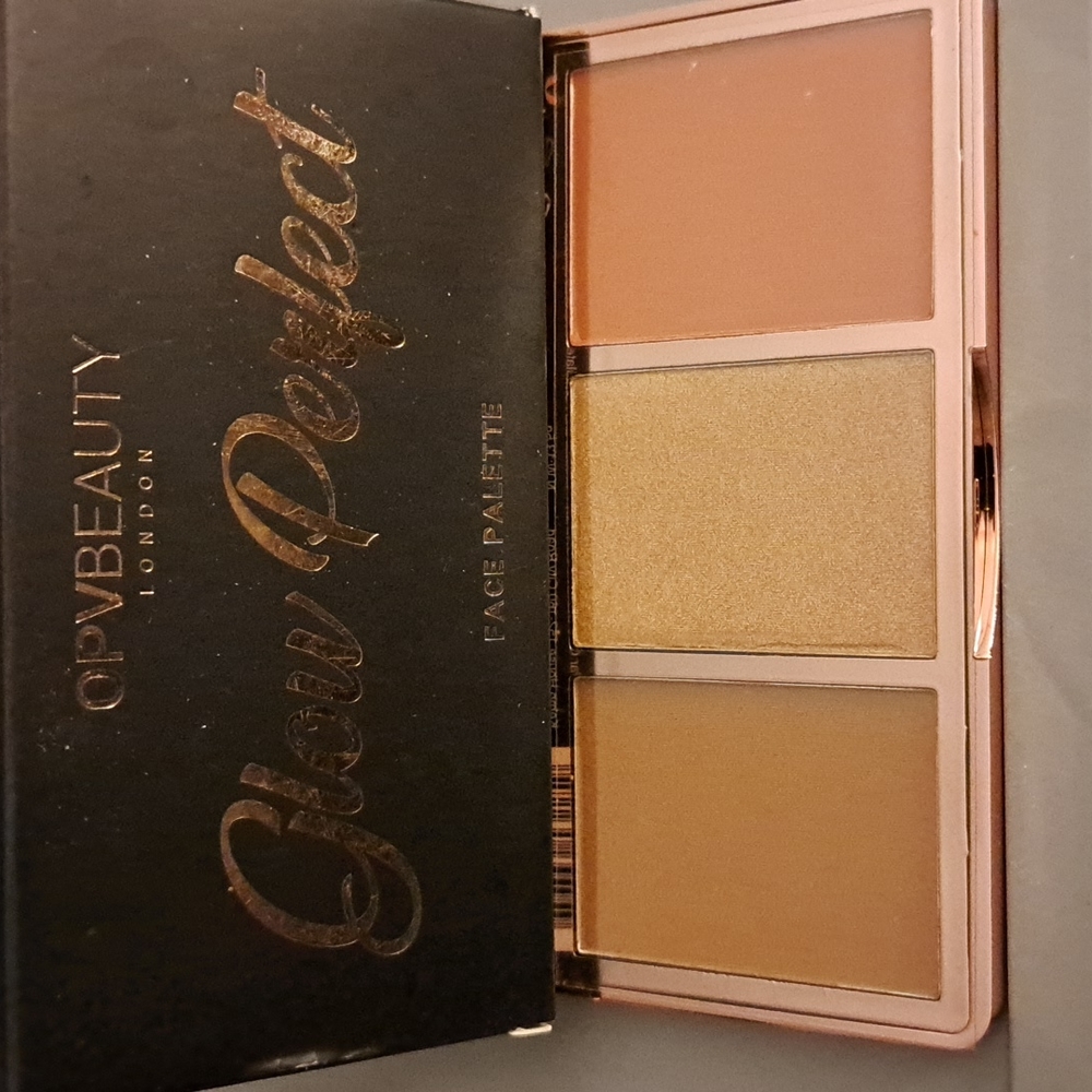 Highlighter, bronzer blusher trio